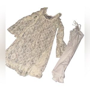 Cute lace dress with base slip that goes underneath size (M)